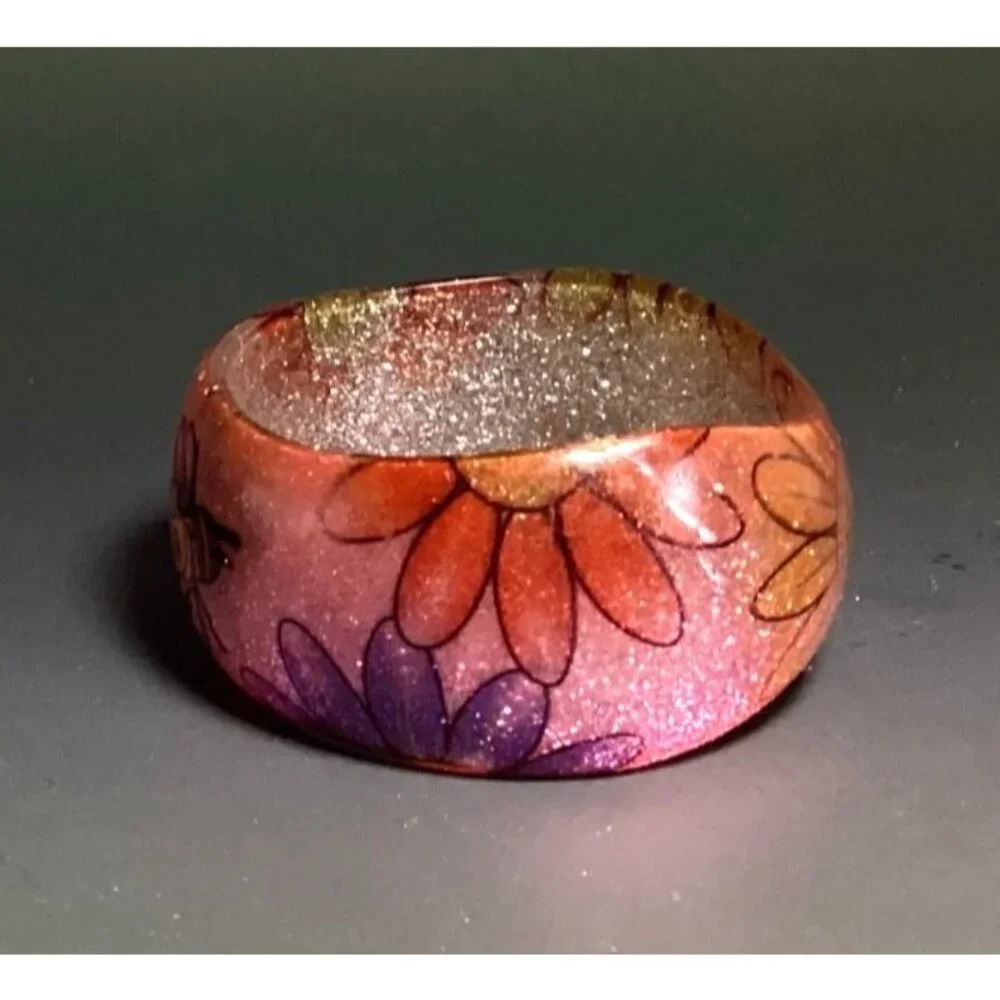 Vintage Chunky Pink Asymmetrical Lucite Bangle Bracelet Flowers Bee Glitter Y2K - Picture 2 of 6